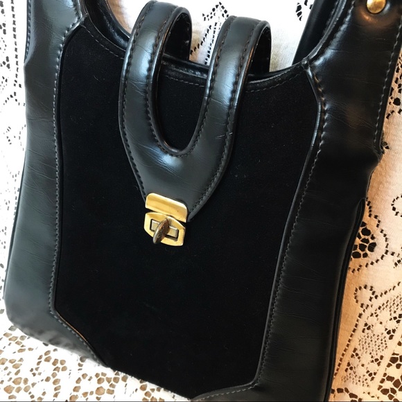 Vintage Shoulder Bag 🖤 - Picture 4 of 8